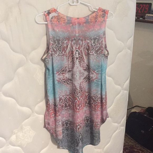 Unique and Fun! Soft tank with pretty pattern! - Picture 3 of 4